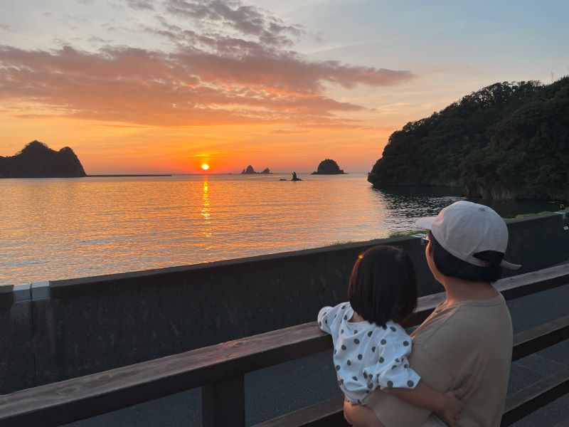 浜辺と親子の写真